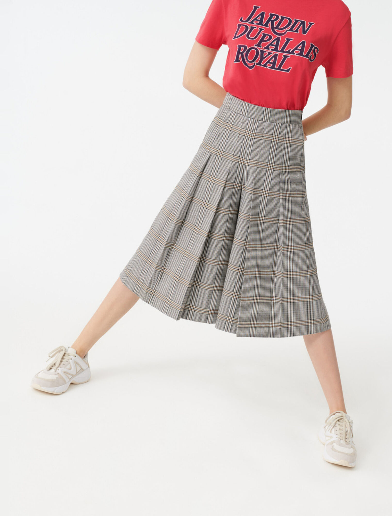 Bermuda-style checked pants
