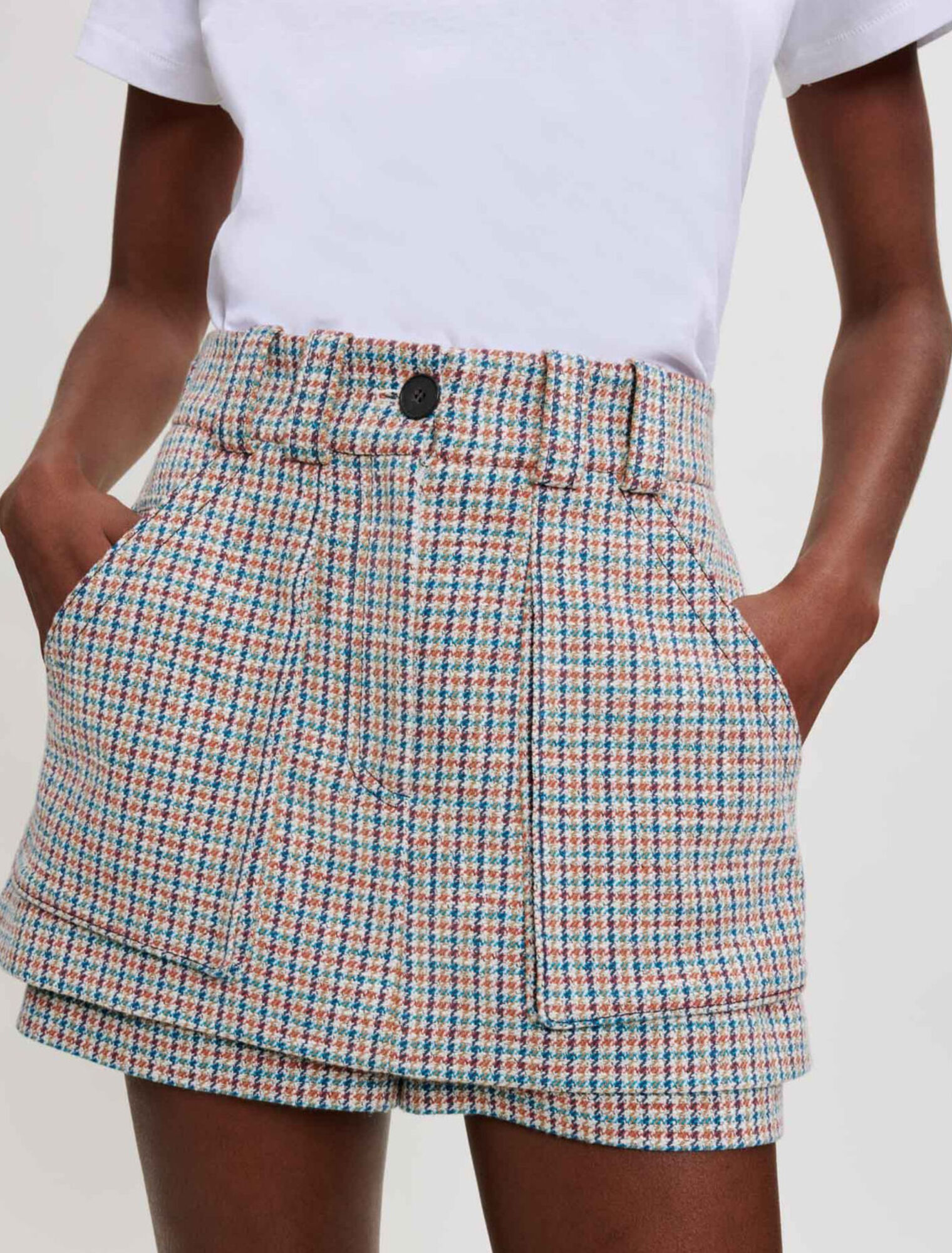 Shorts with houndstooth pattern