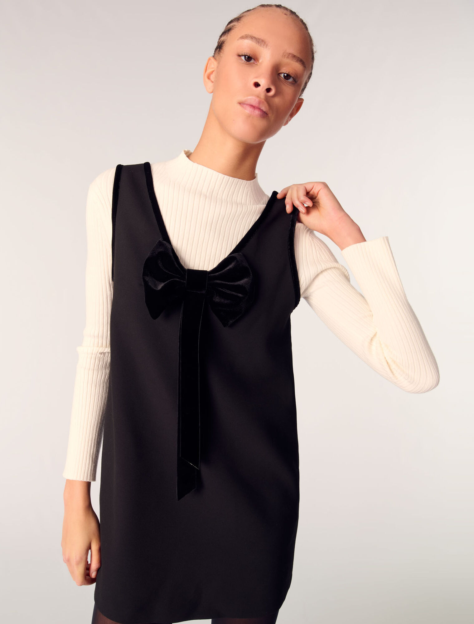 Pinafore mini dress with velvet collar