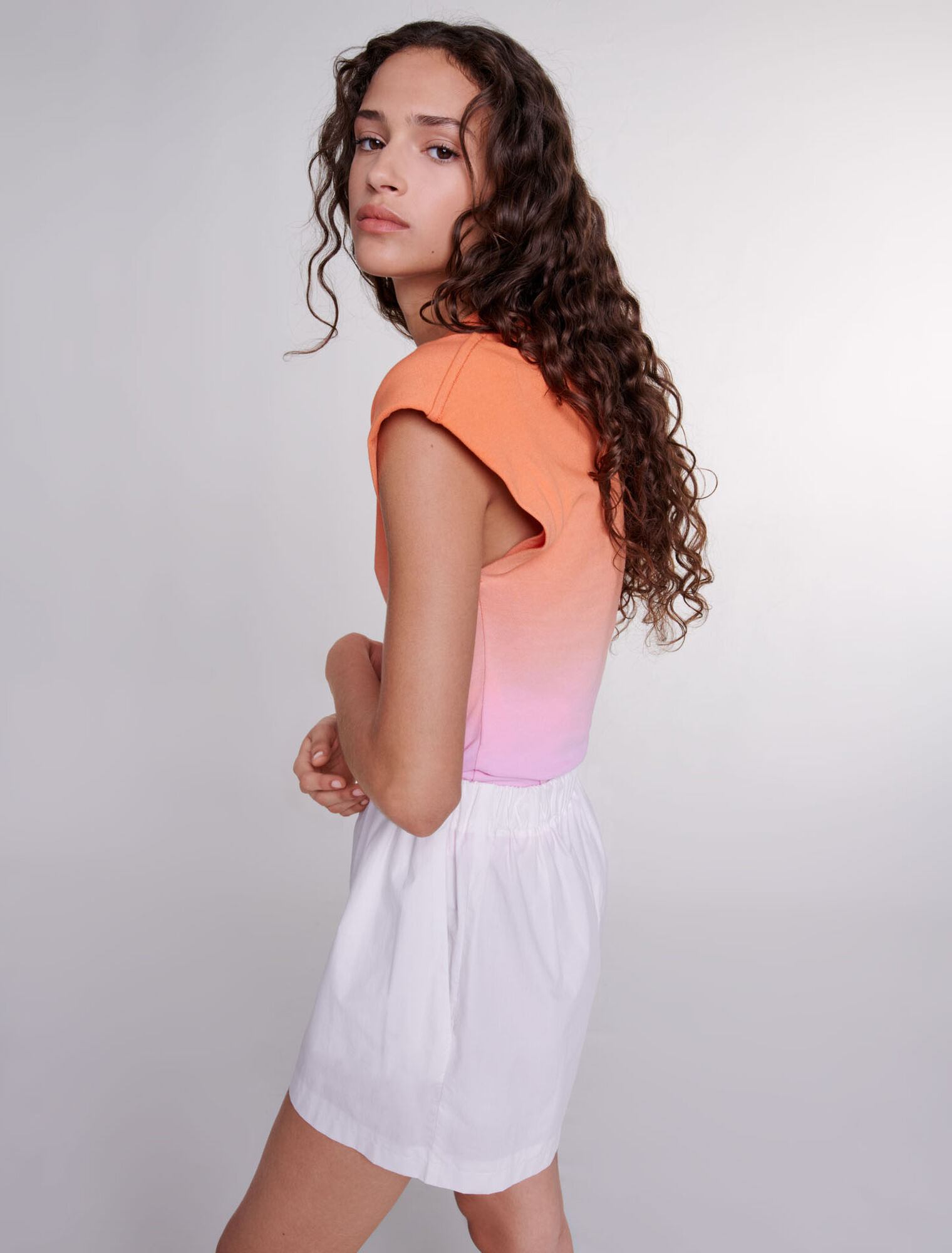 T-shirt with structured shoulders
