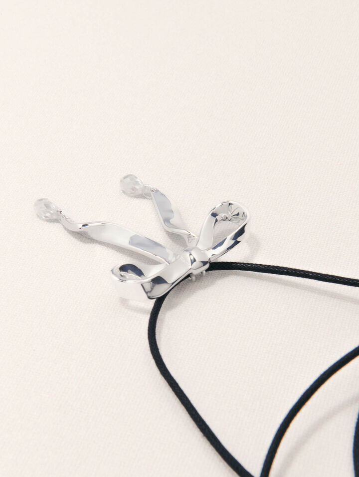 Silver bow necklace