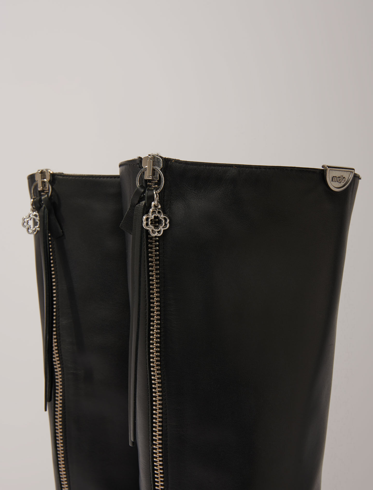 【MAJE】レザー ブーツ Leather ankle boots with buckles Black / Gray For Women | Maje