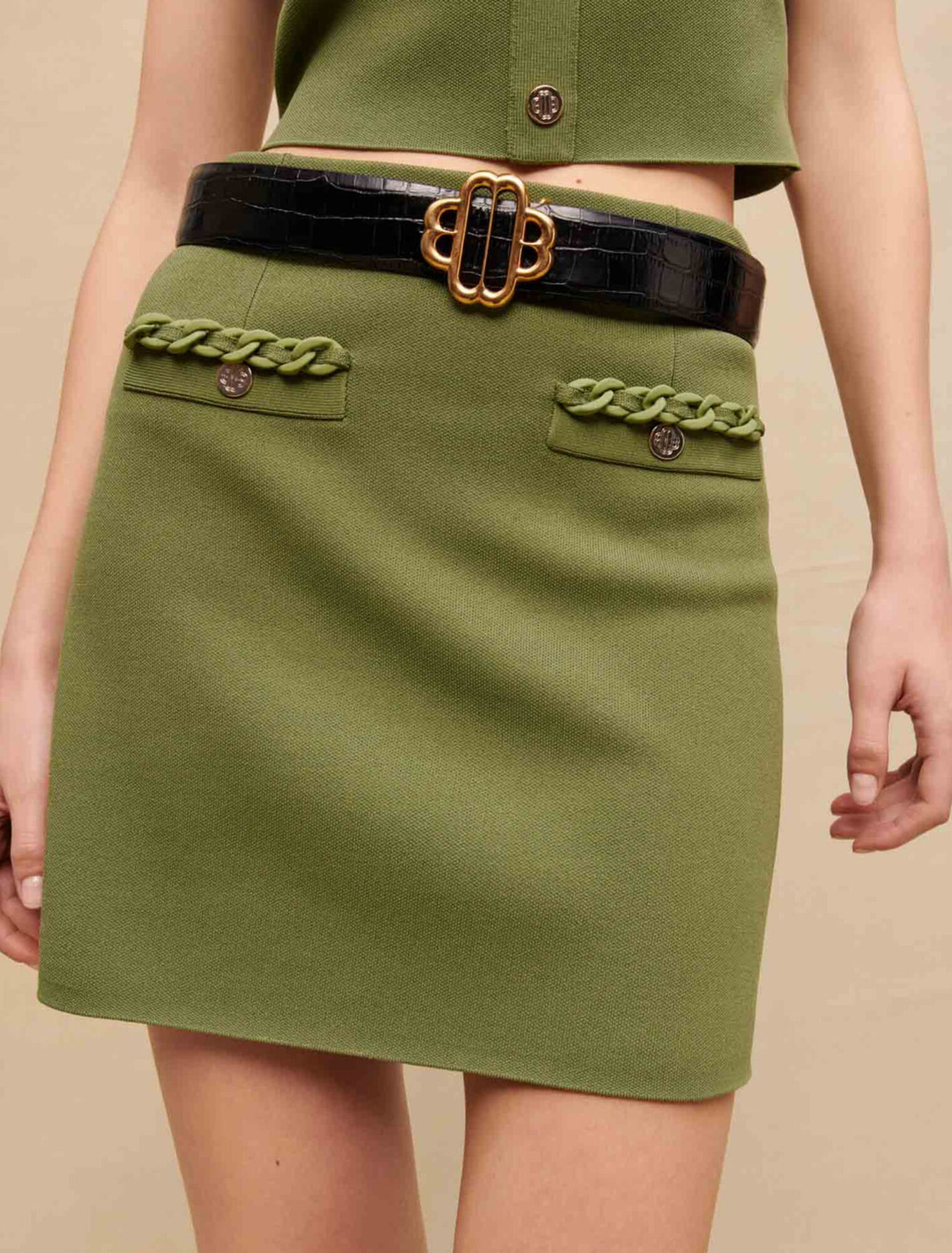 Short skirt with pockets