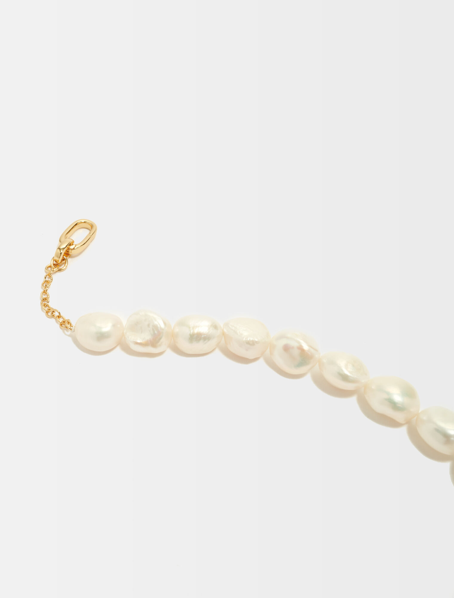 Pearl necklace with metal details
