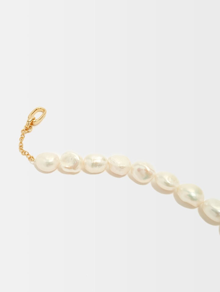 Pearl necklace with metal details