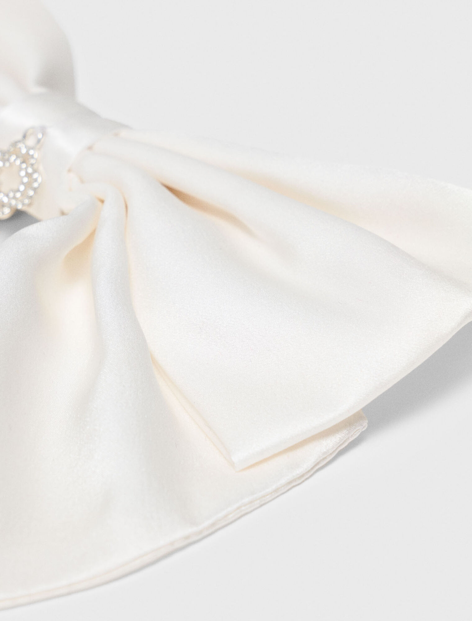 Satin-effect bow barrette