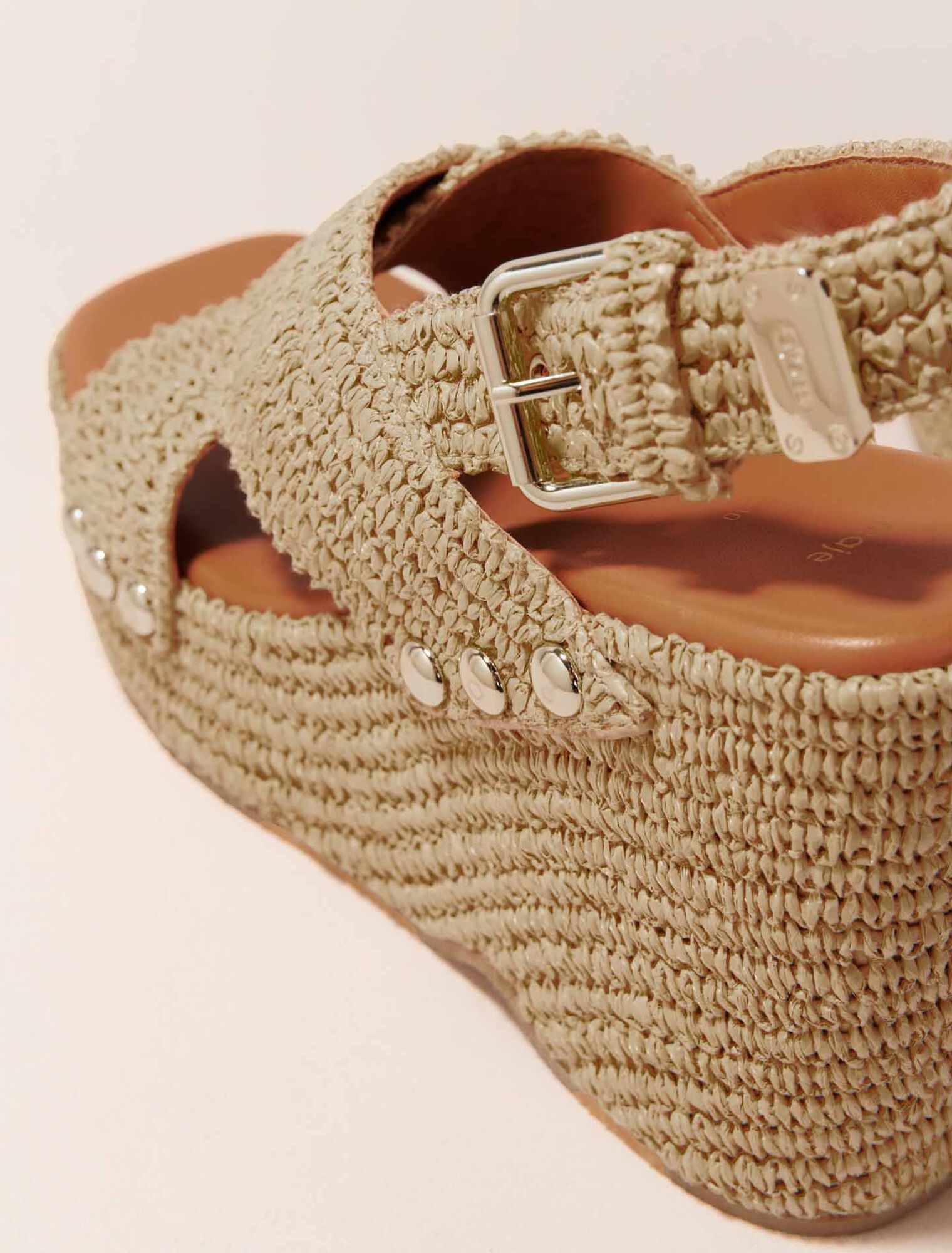 Wedge sandals with raffia effect