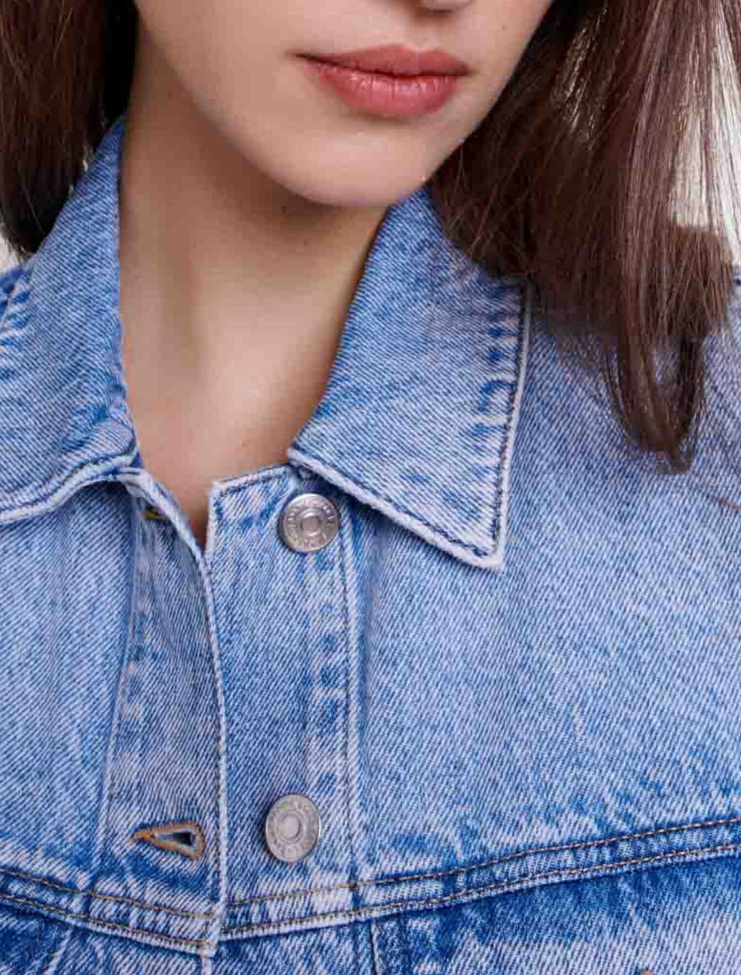 Sleeveless denim jacket