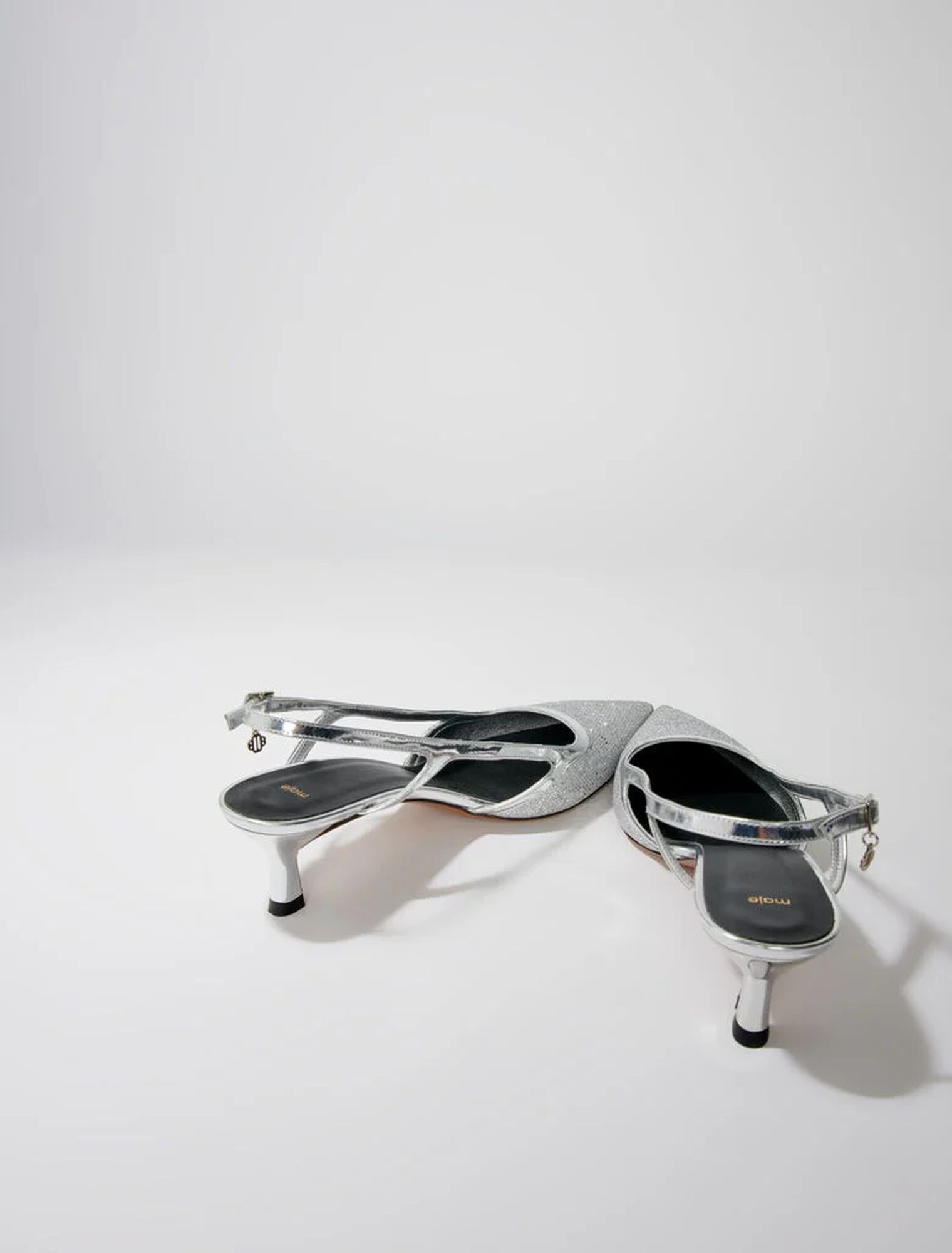 Pointed silver pumps