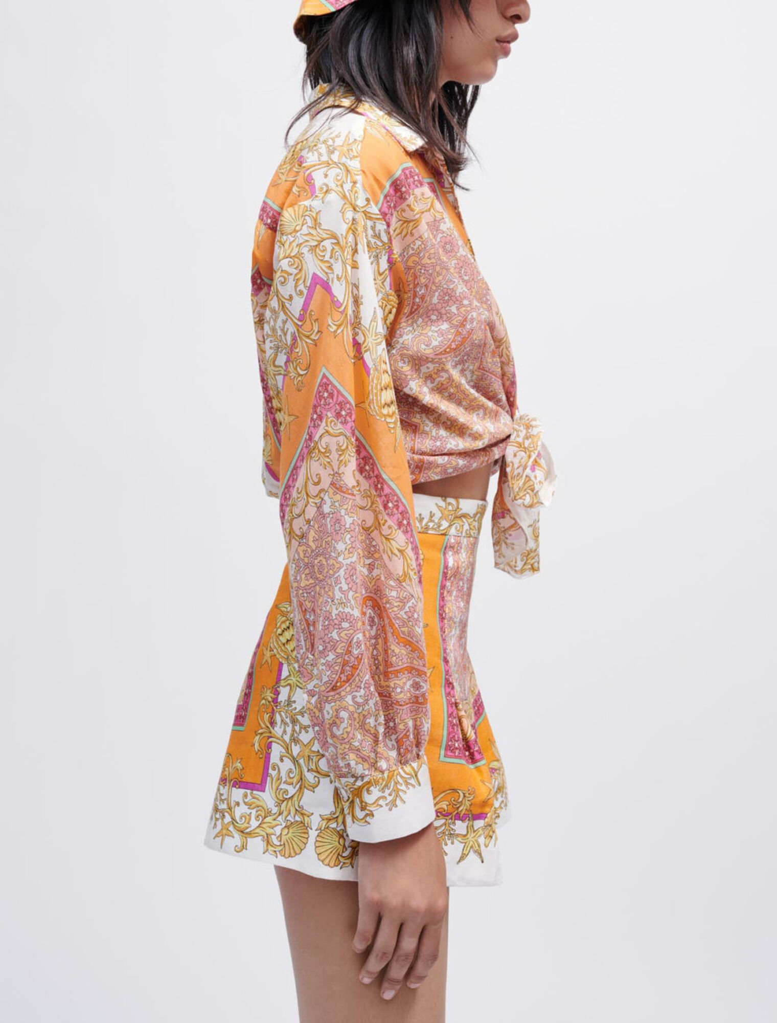 Linen shorts with scarf print