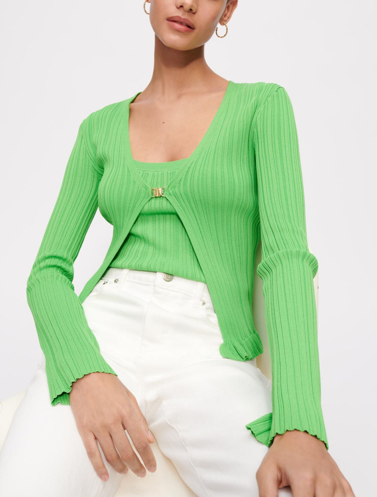 Ribbed and ruffled knitted cardigan