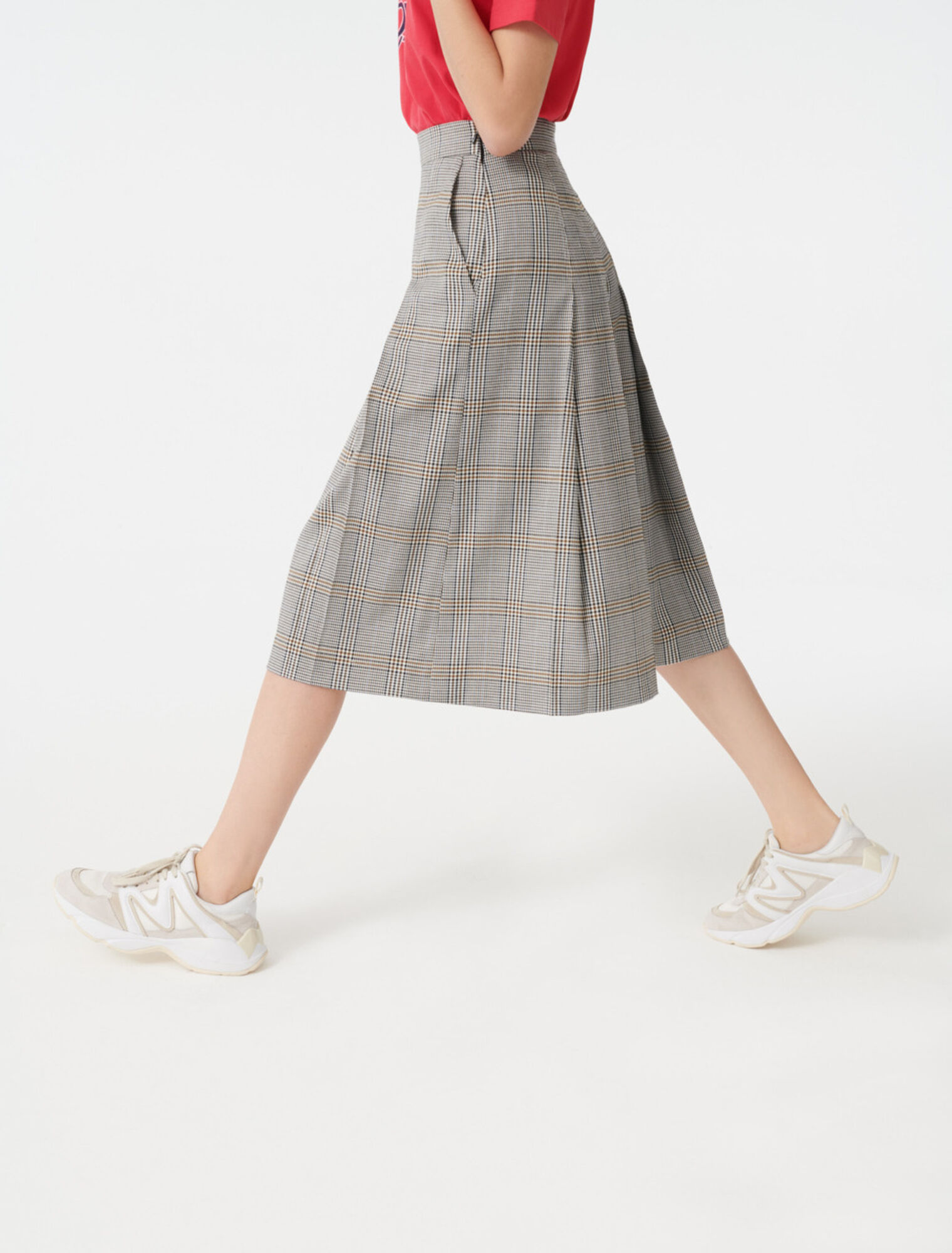 Bermuda-style checked pants