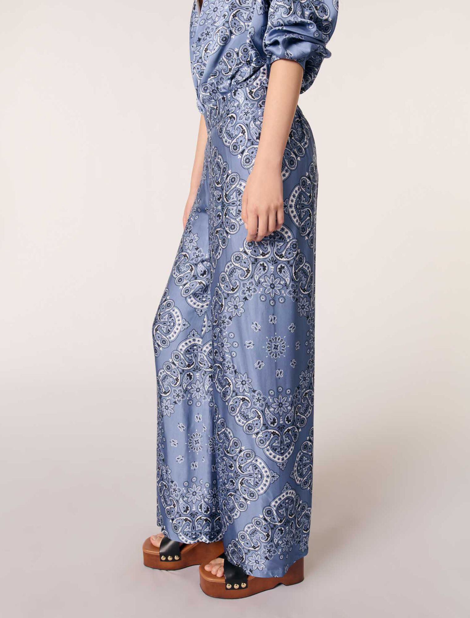 Flowing patterned bandana print pants
