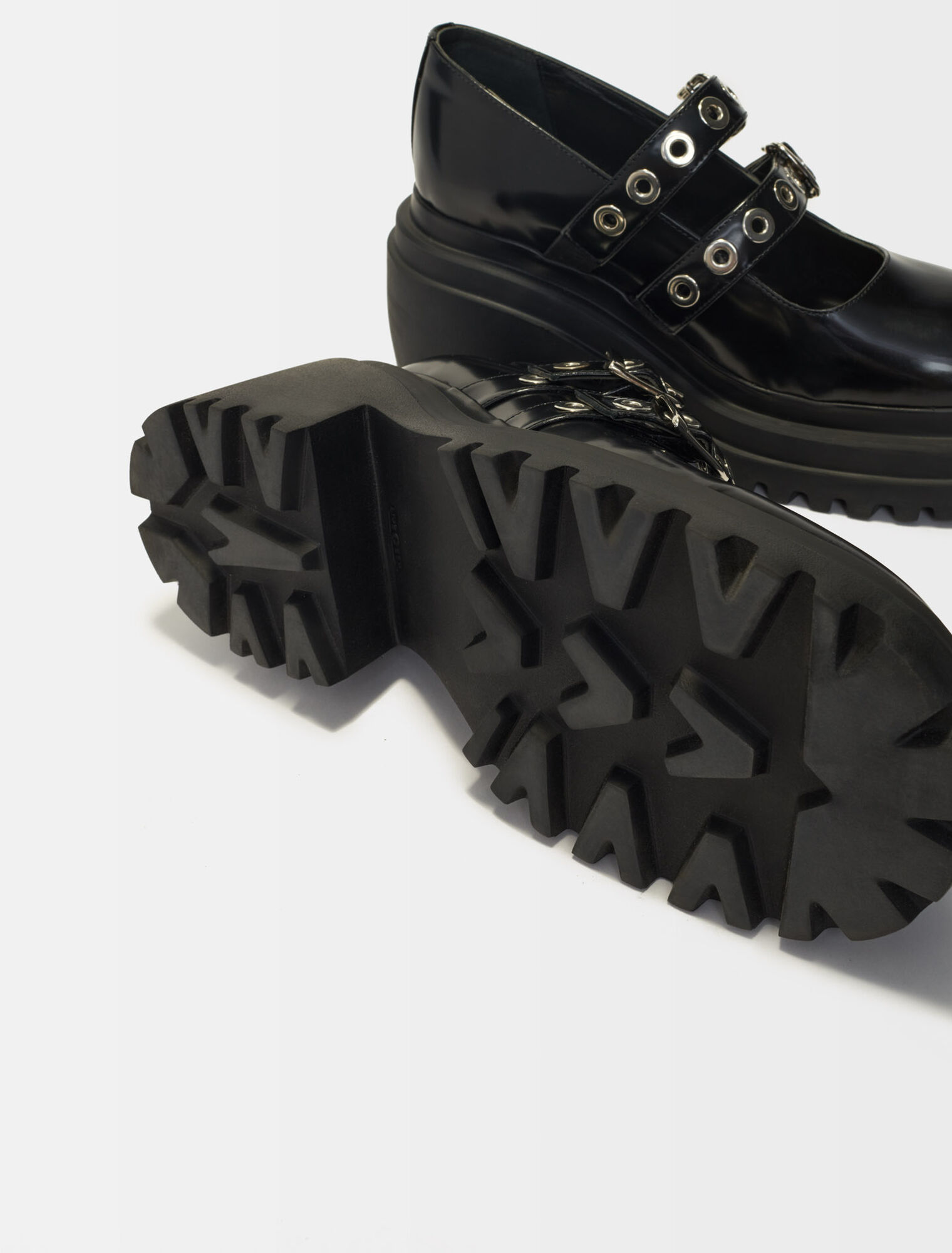 Platform babies with silver eyelets