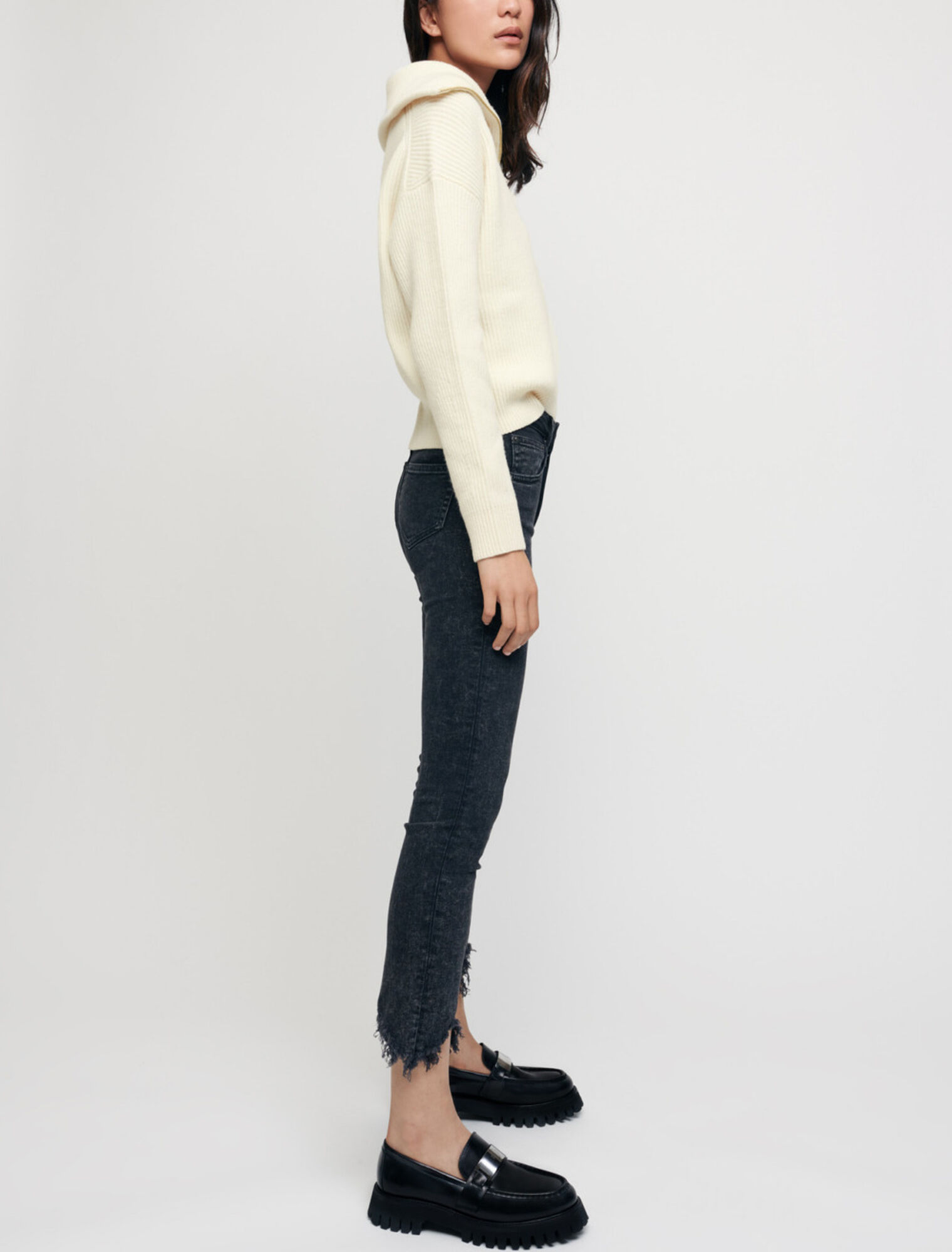 Straight jeans with ripped hems