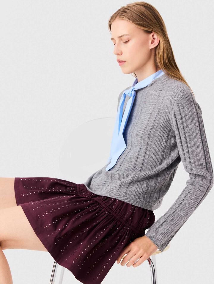 Removable poplin collar sweater