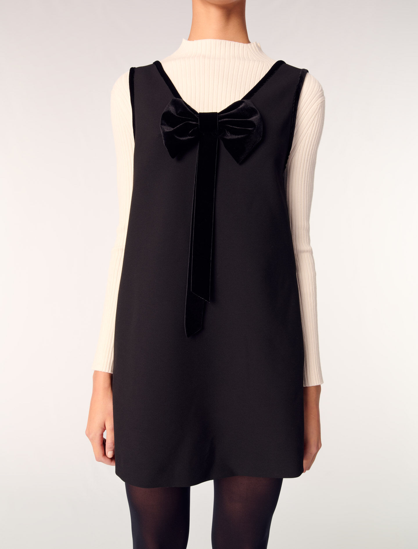 Pinafore mini dress with velvet collar Black / Gray For