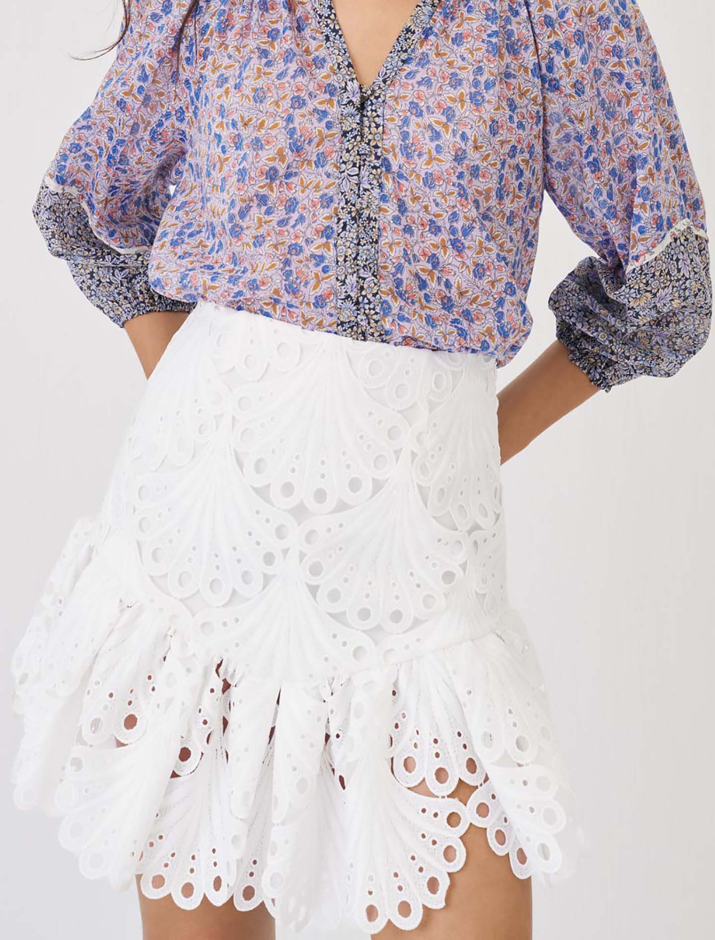 ミニスカート YOUHEE FLOWER PLEATS LACE SKIRT 5BJH1540 YOUHEE(ユヒ) ミニスカート(レディース) - 海外通販のBUYMA