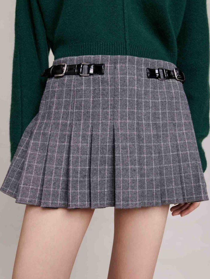 Short pleated skirt