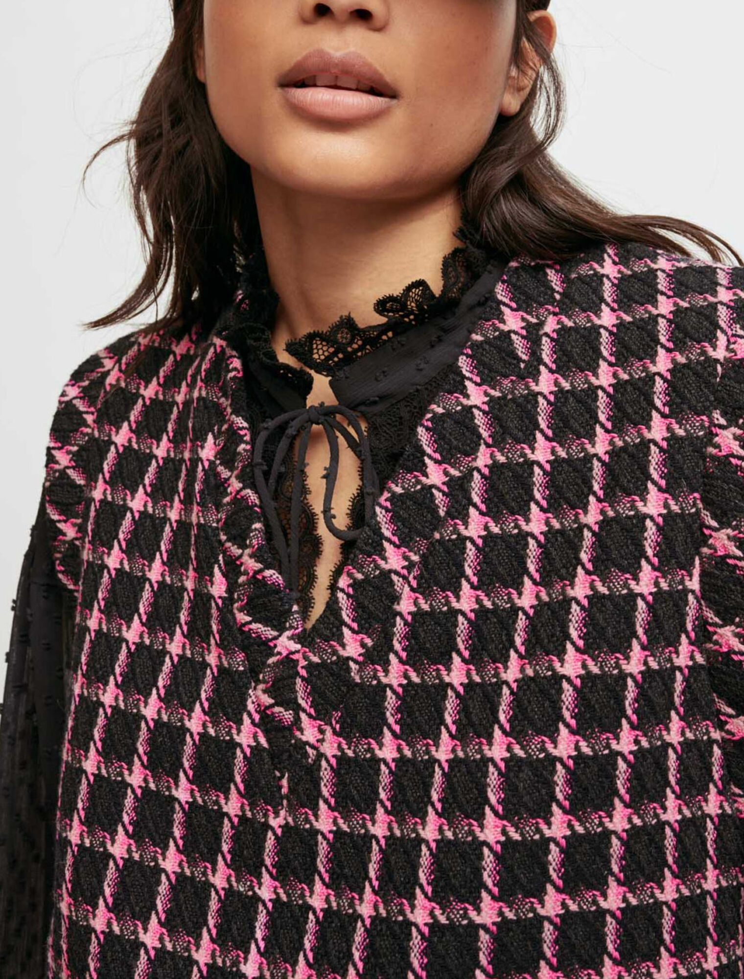 Sleeveless plaid top