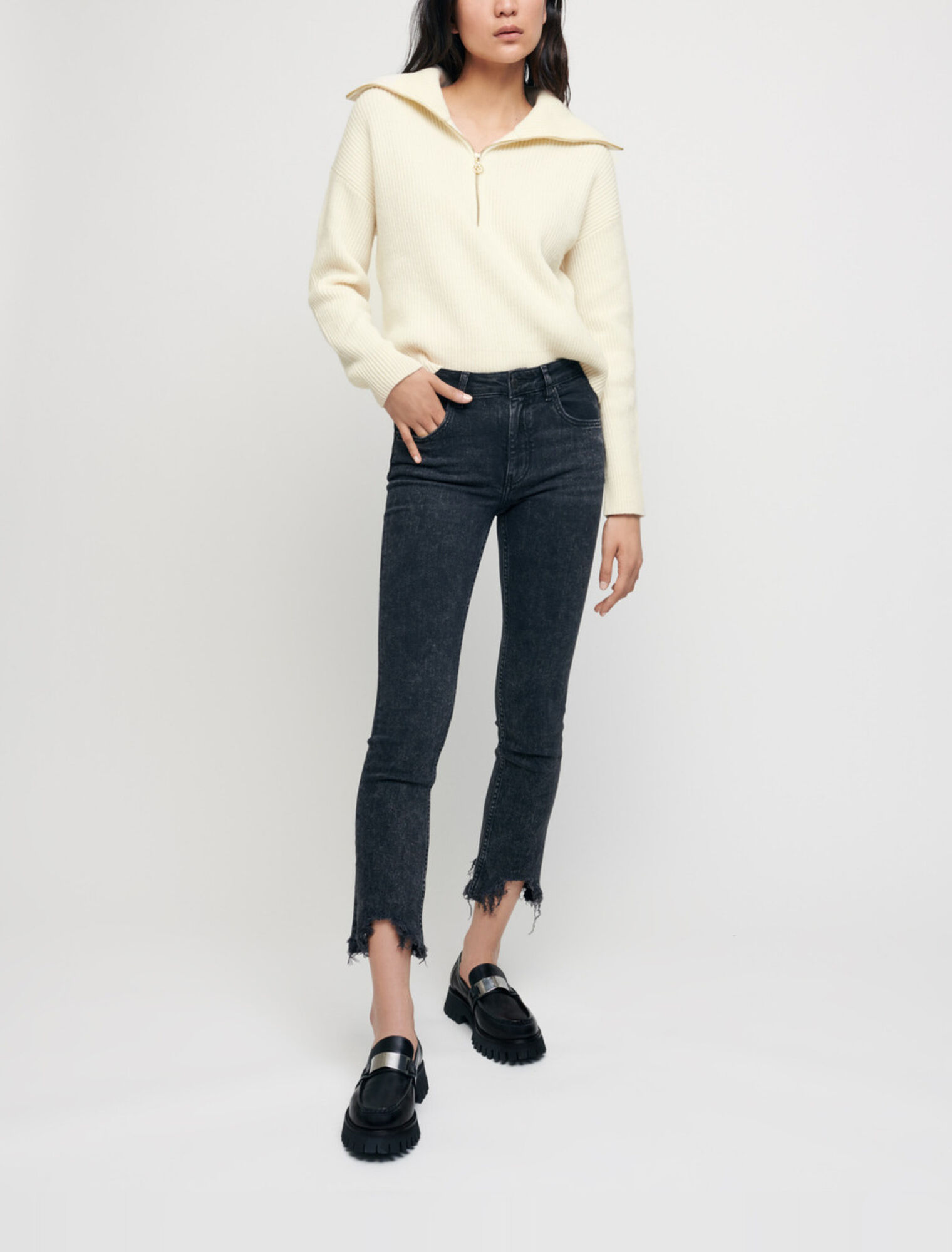 Straight jeans with ripped hems