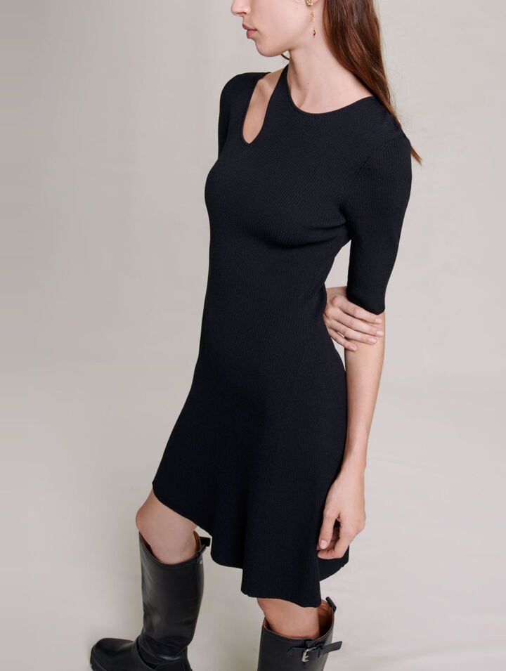 Knit dress with cut-out at the shoulder