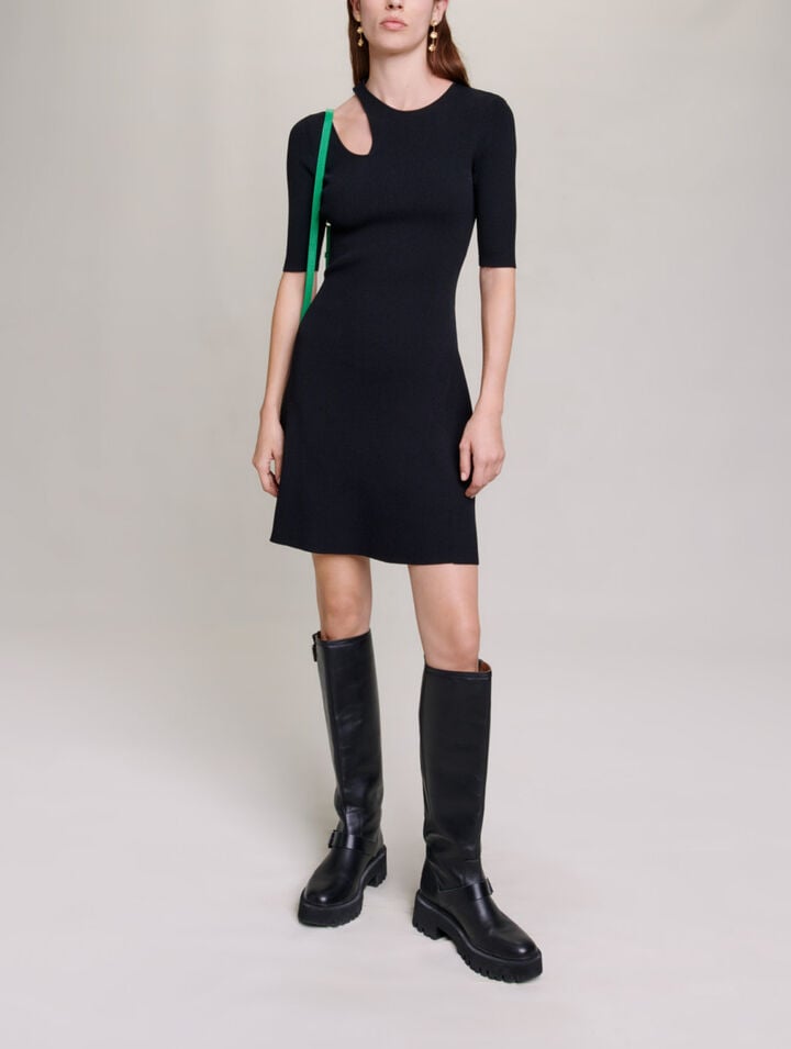 Knit dress with cut-out at the shoulder