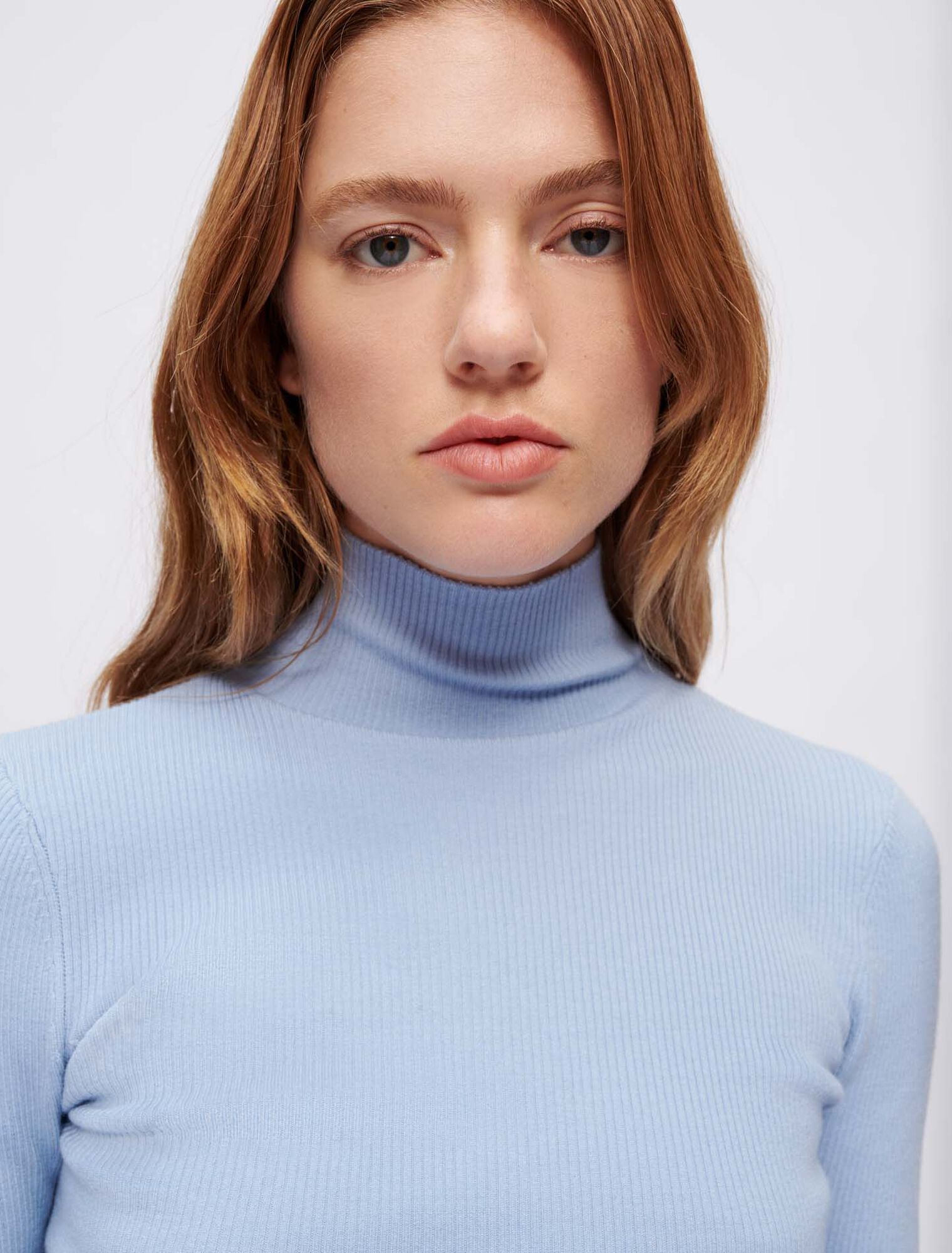 Turtleneck pullover with feathered cuffs