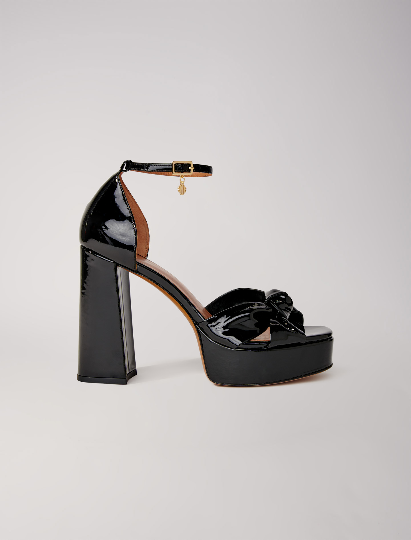 Maje Woman's goat Outer: Leather platform sandals, in color Black / Black