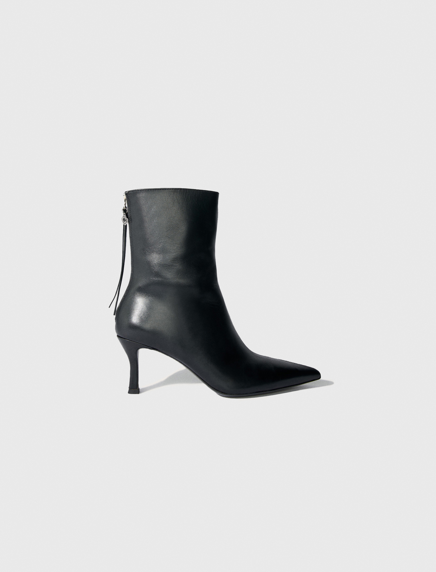 Woman's leather Leather ankle boots for Fall/Winter, size 6.5, in color Black / Black