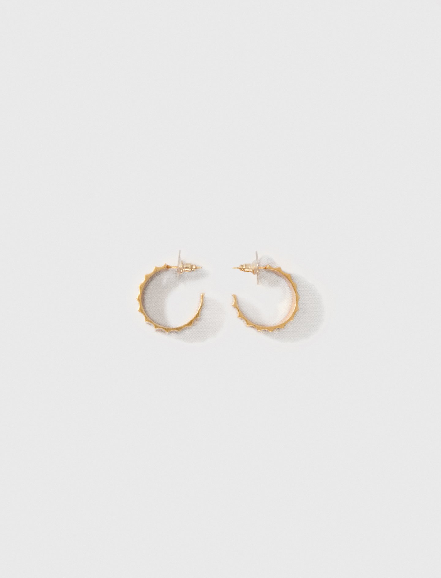 Woman's brass Tapered gold mini hoop earrings for Spring/Summer, size One Size, in color Gold / Yellow