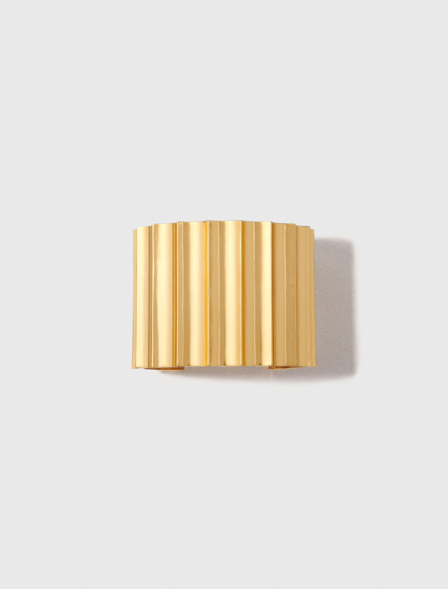 Woman's brass Wide tapered metal cuff for Spring/Summer, size One Size, in color Gold / Yellow